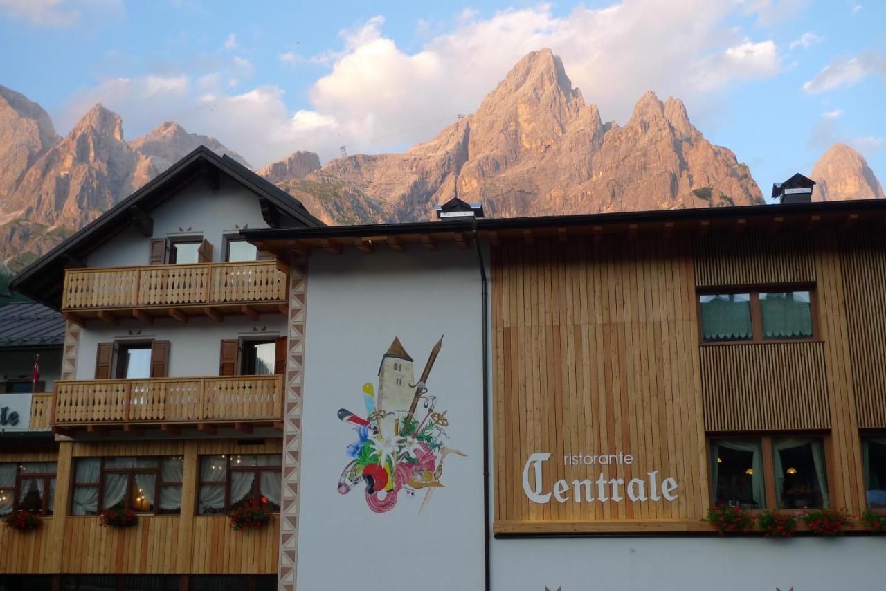 Albergo Centrale San Martino Di Castrozza Exterior foto